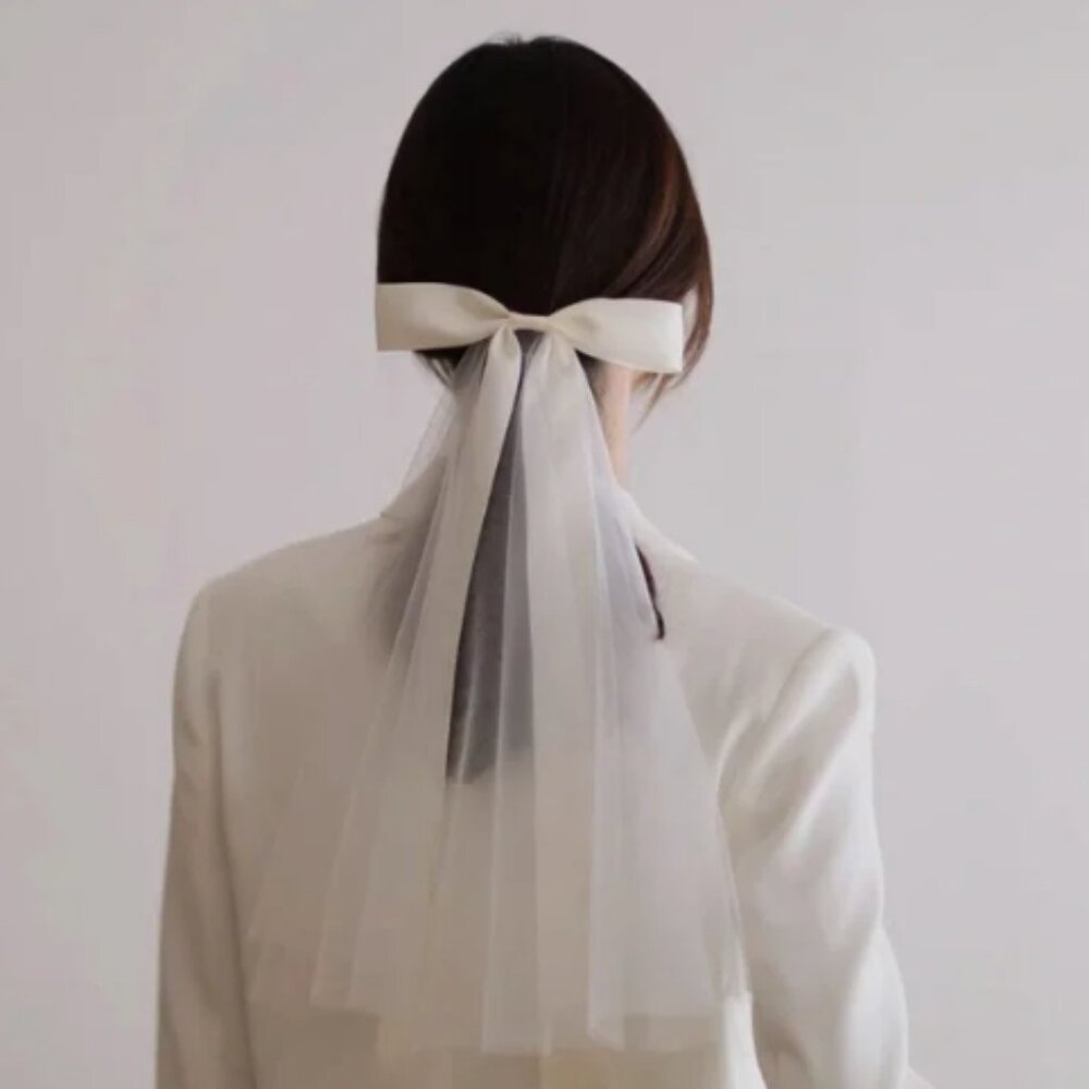 Short Wedding Veil with Slim Silk Bow